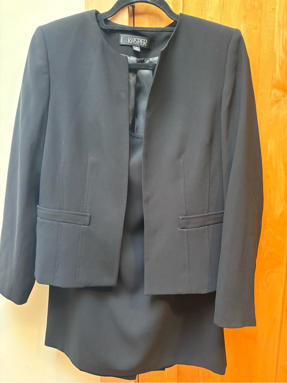 8 Petite Kasper Black Open-Front Collarless Blazer & skirt